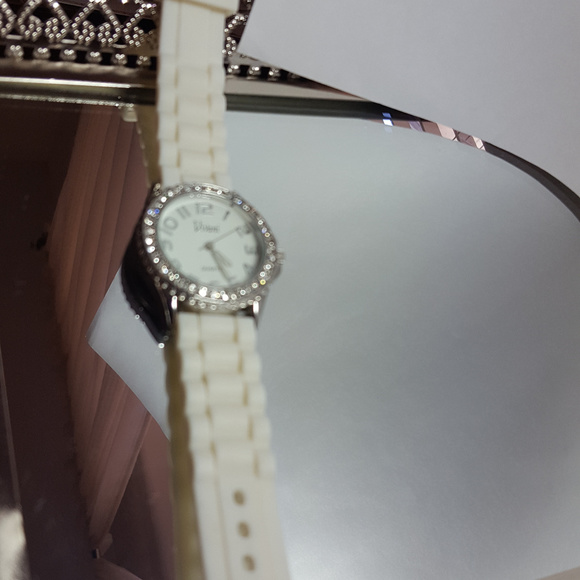 Vivani Watch Silicon Wrist Band Working Women white watches - Picture 7 of 8